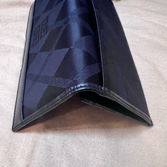 Givenchy Bifold Long Wallet  Black Unisex - Picture 9 of 11